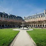 Intimate Cocoon Near Place Des Vosges Bastille